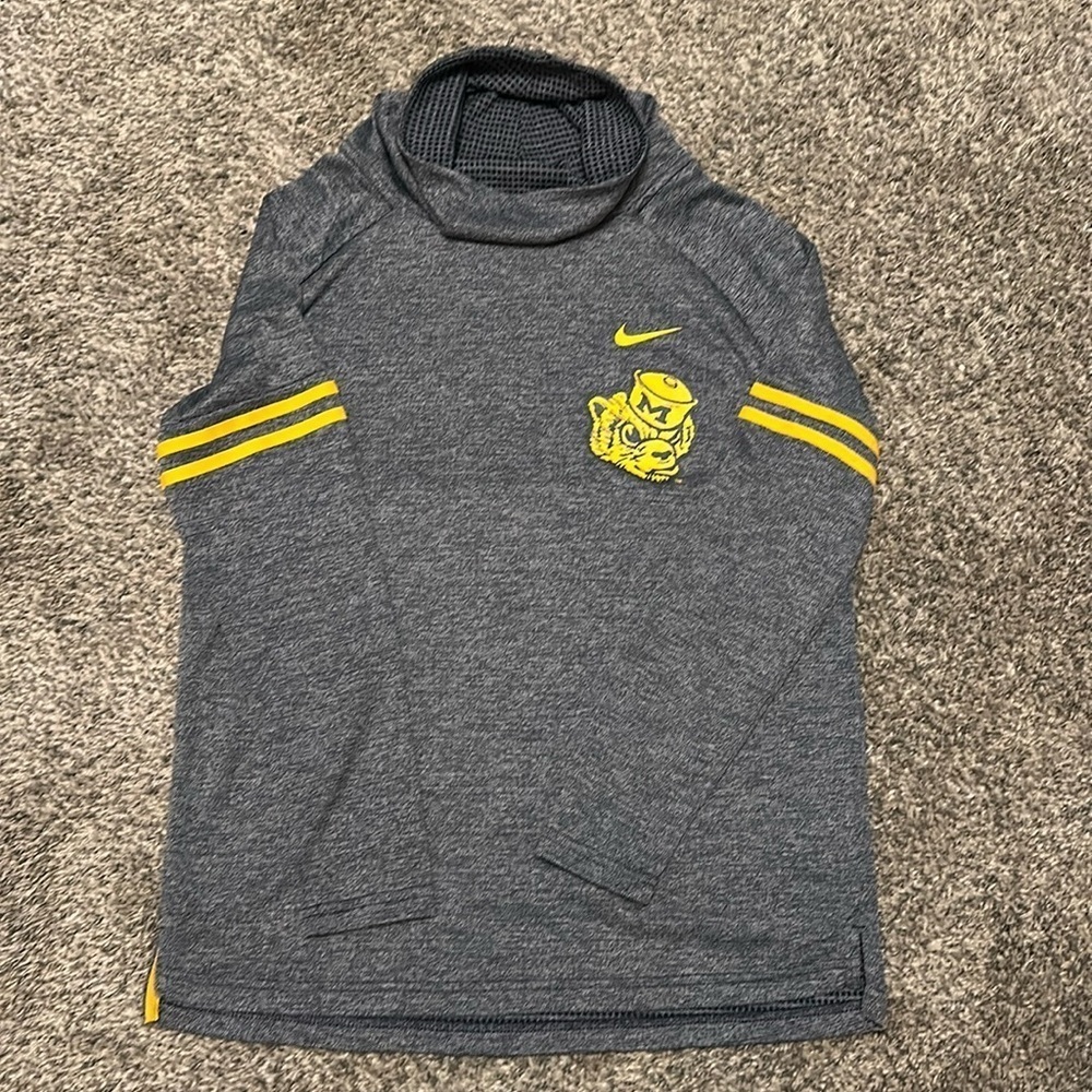 EUC Women's Michigan Wolverines Funnel Neck Long Sleeve Shirt, Size M